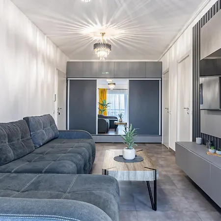 Apartamento Luxury Collection Flats In Centre Of #beautiful #brasov At #coresi Mall *