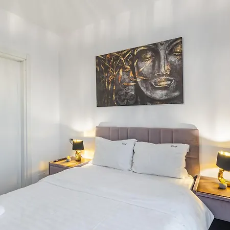 Apartamento Luxury Collection Flats In Centre Of #beautiful #brasov At #coresi Mall *